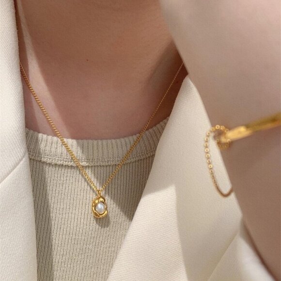 Baroque Pearl Pendant Necklace – 18K Gold Filled - Picture 3 of 4